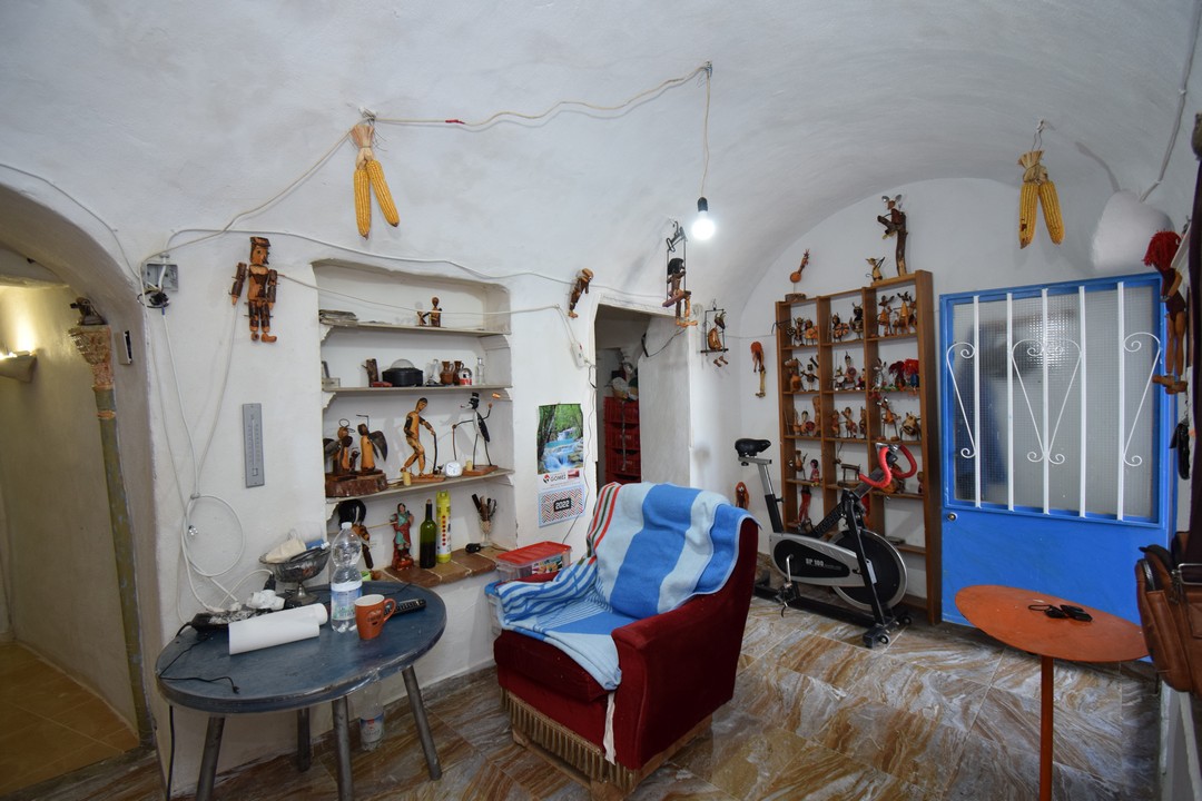 BEAUTIFUL CAVE HOUSE FOR SALE IN GRANADA, ANDALUCIA