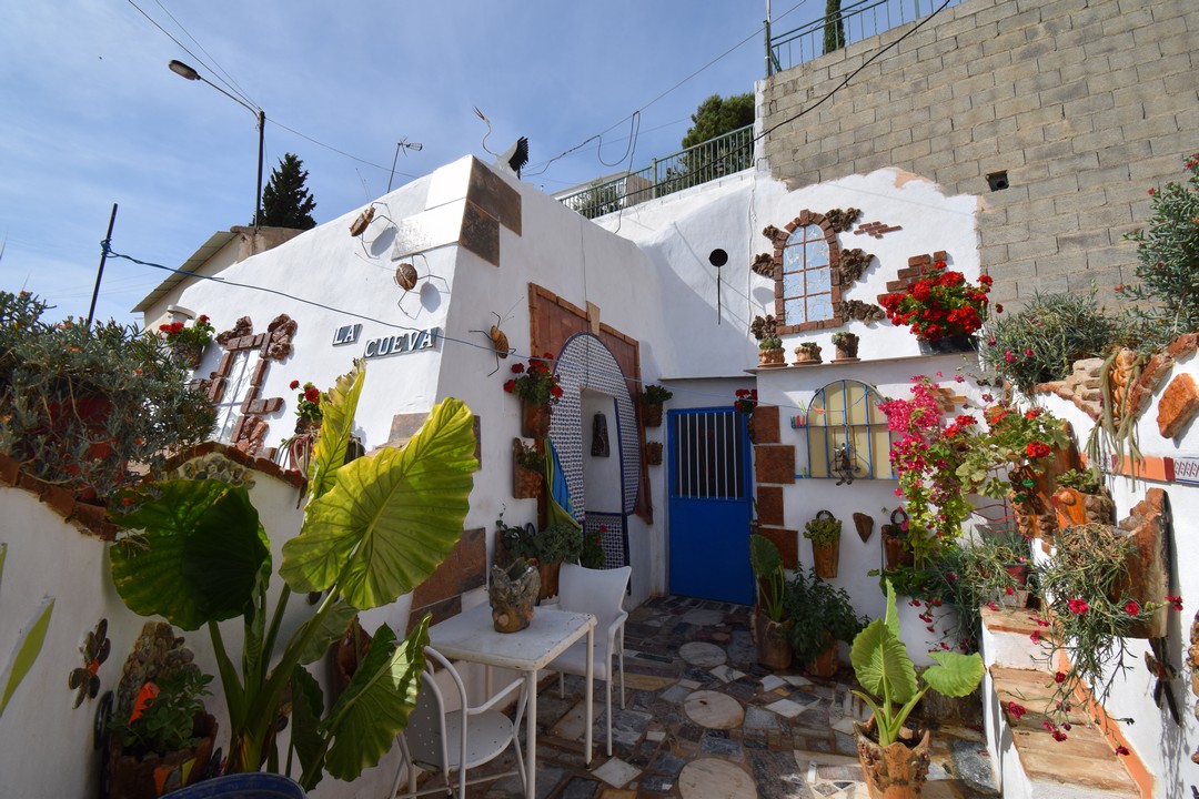 BEAUTIFUL CAVE HOUSE FOR SALE IN GRANADA, ANDALUCIA