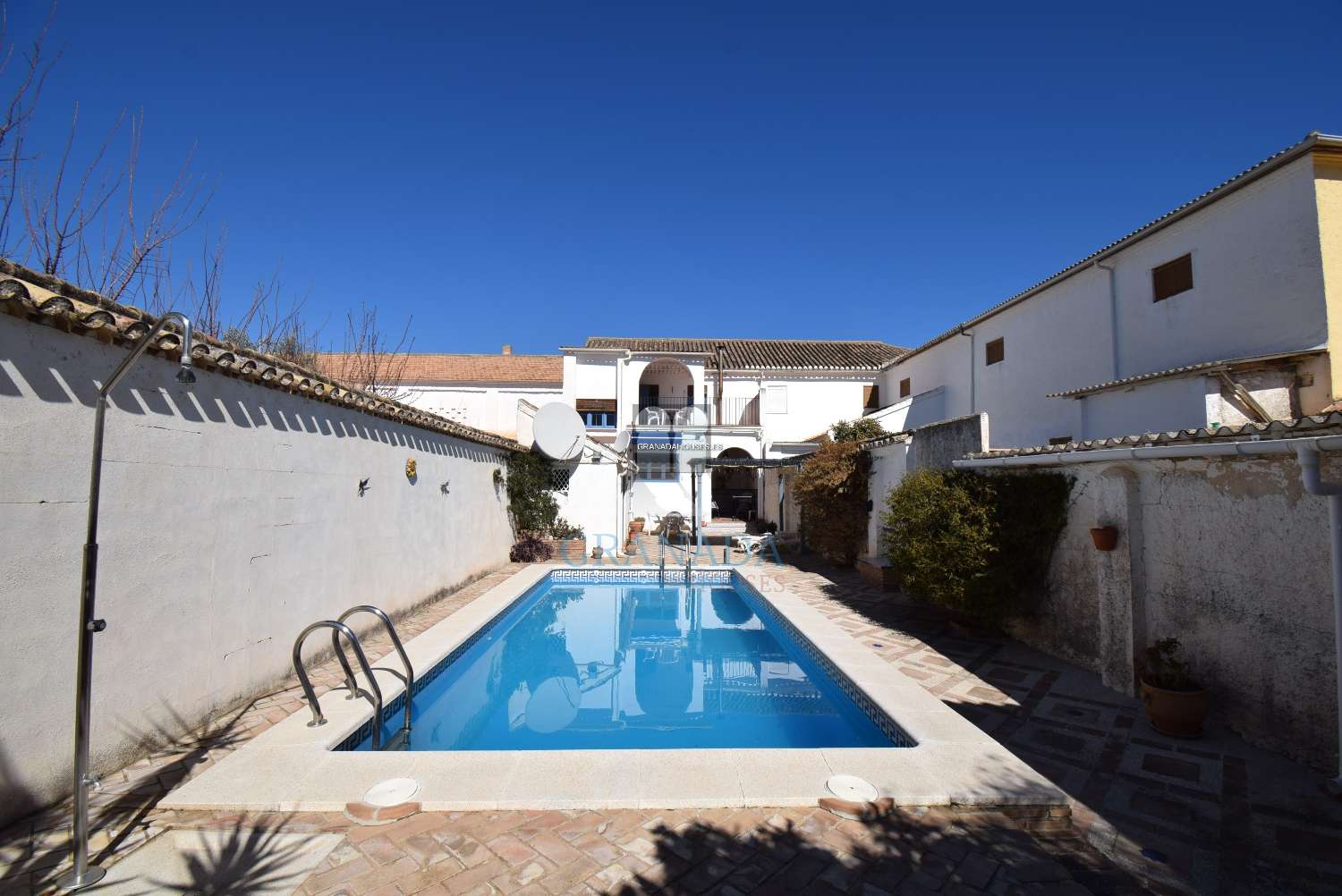 Bella casa andalusa con ampio patio e piscina