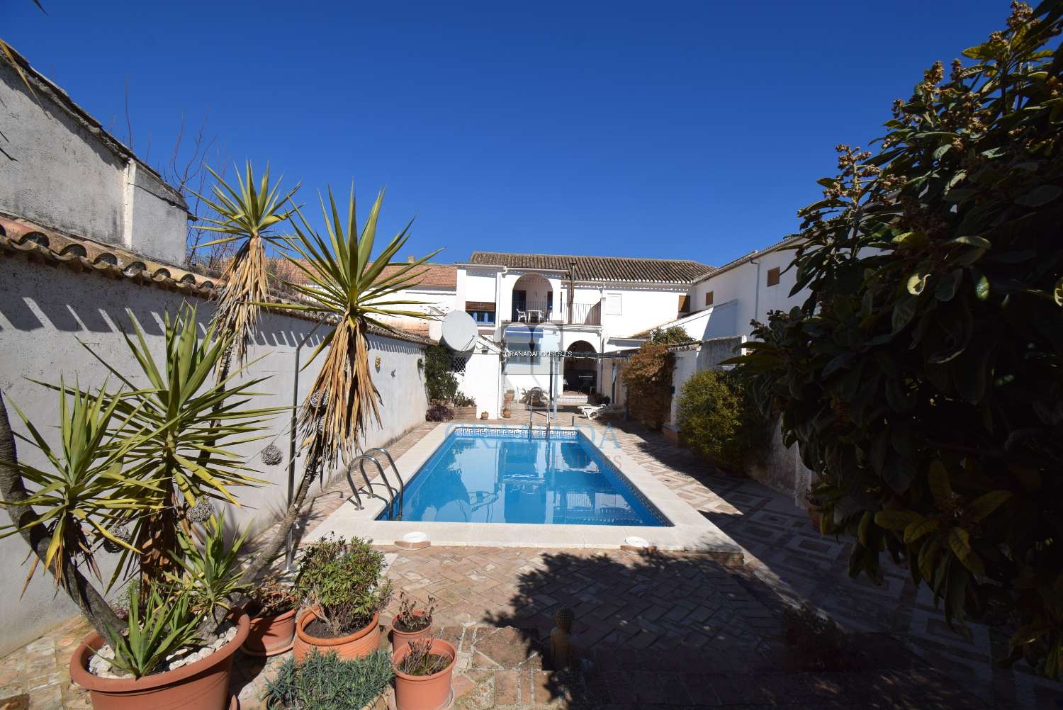 Vackert andalusiskt hus med stor uteplats och pool