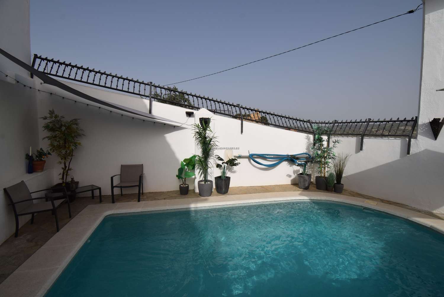 Residenza moderna con vista fantastica, patio e piscina