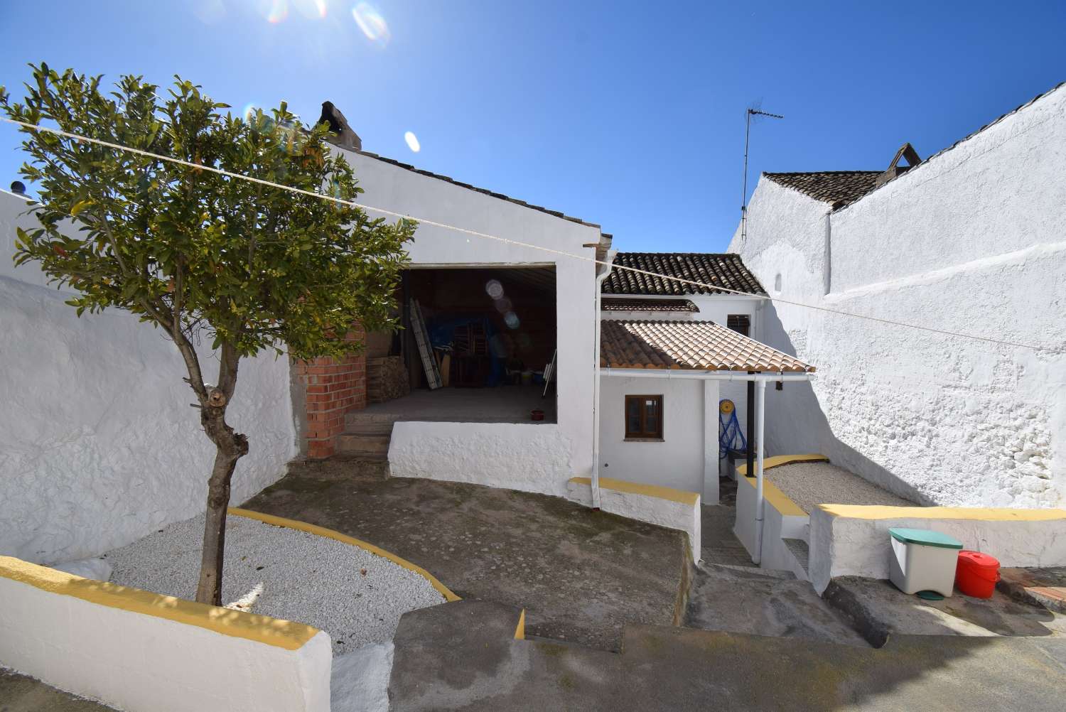 Hübsches, komplett renoviertes Dorfhaus mit Terrasse