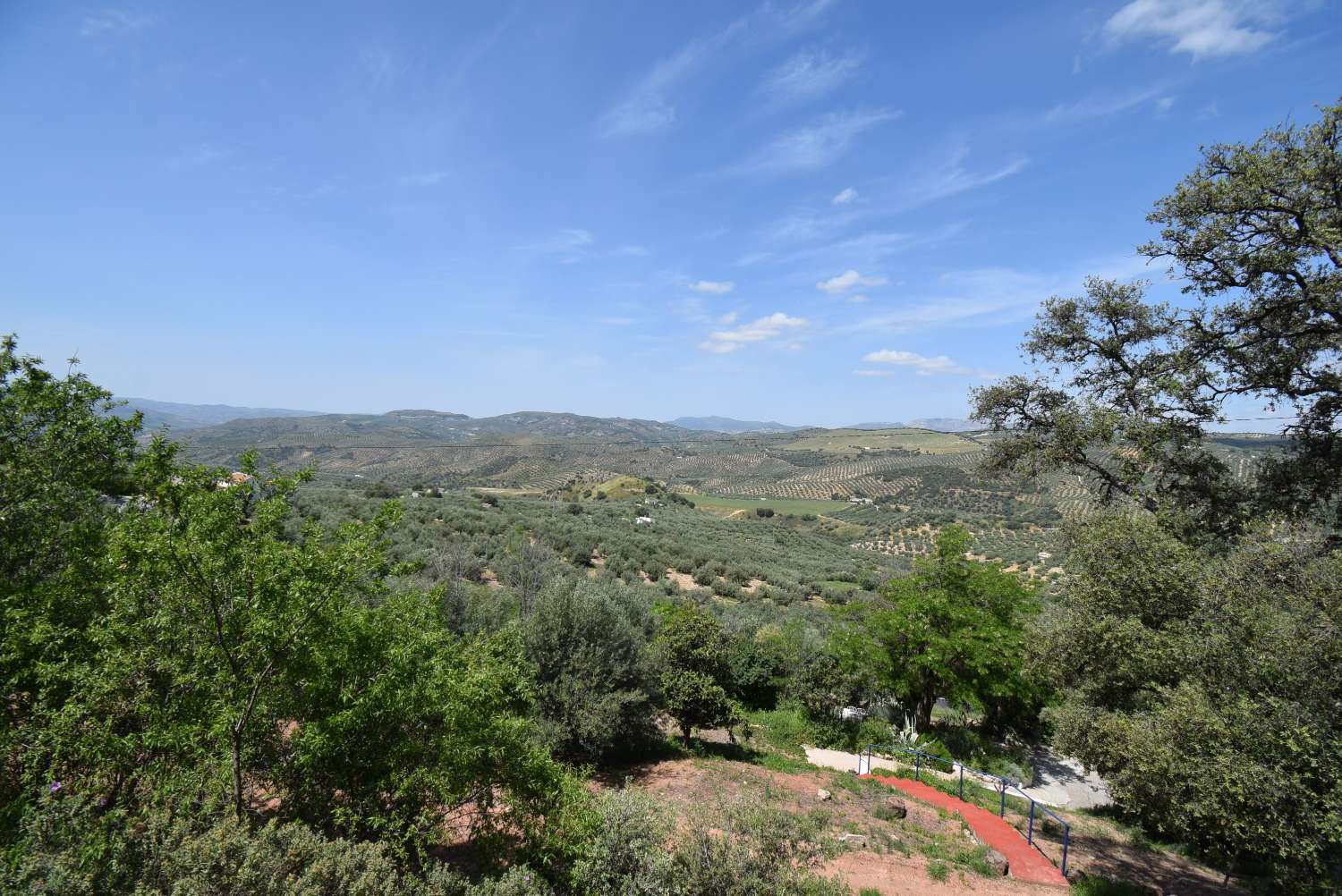 Karakteristisk andalusisk gårdsstil med 2 separate leiligheter