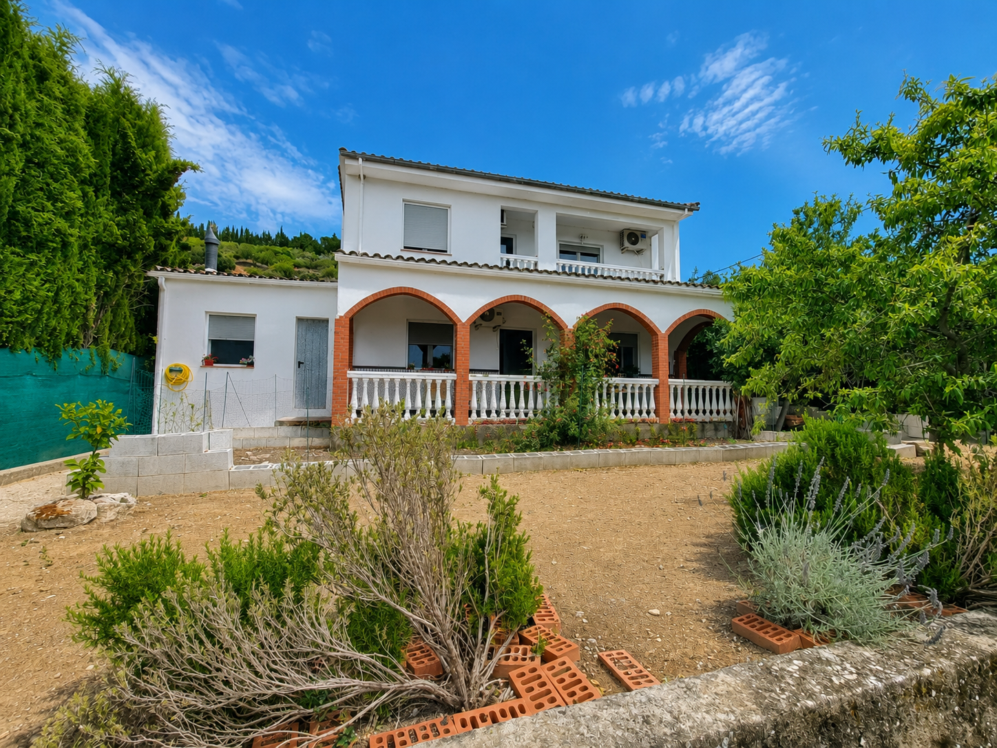 Gran casa independiente con magníficas vistas en las afueras del pueblo