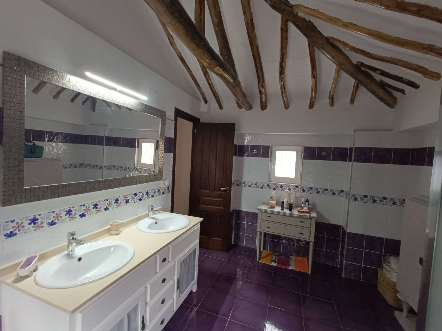 Lovely 5 bed detached country home in a peaceful location, good access and all main services