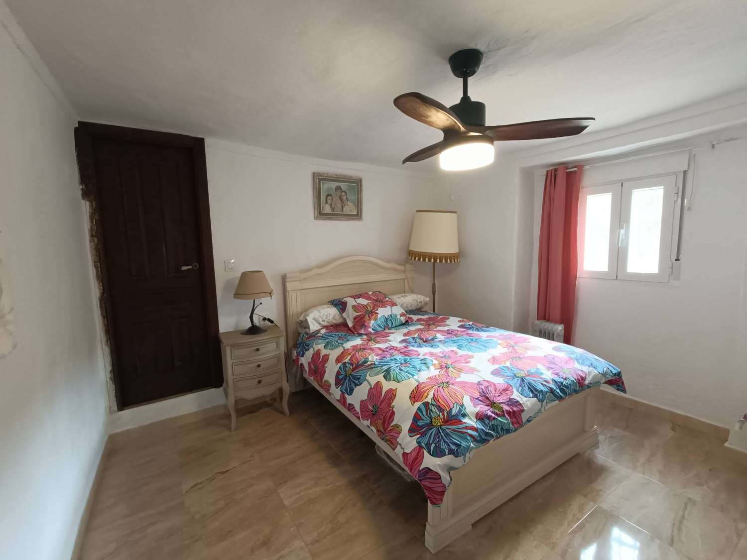 Lovely 5 bed detached country home in a peaceful location, good access and all main services