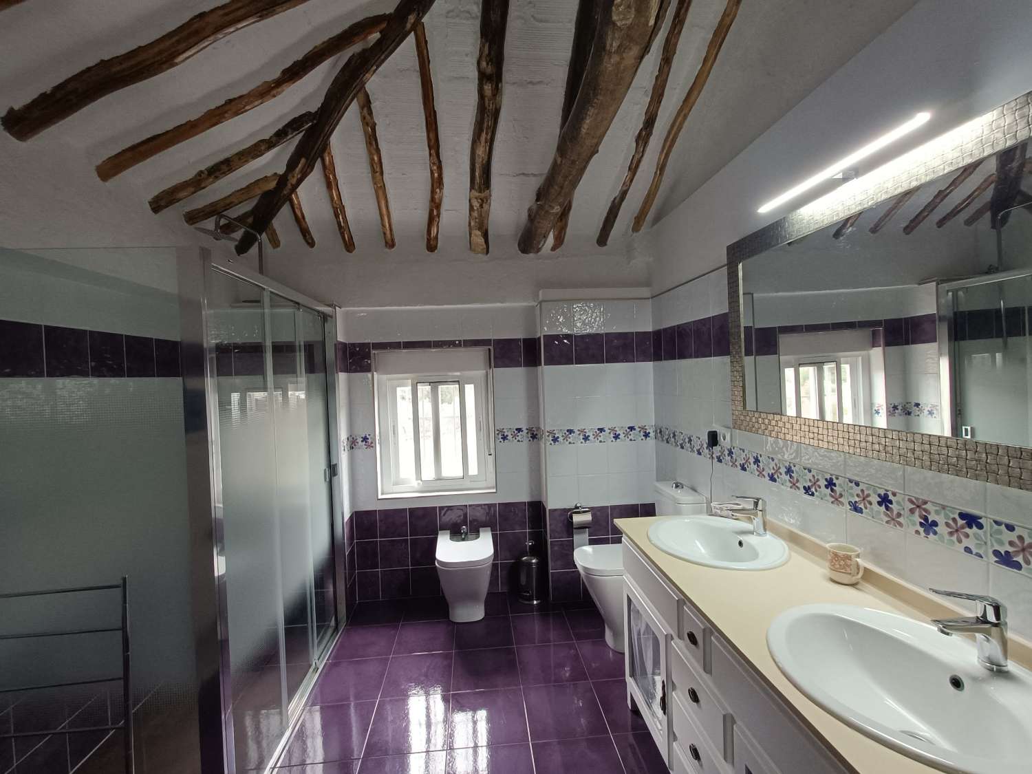 Lovely 5 bed detached country home in a peaceful location, good access and all main services