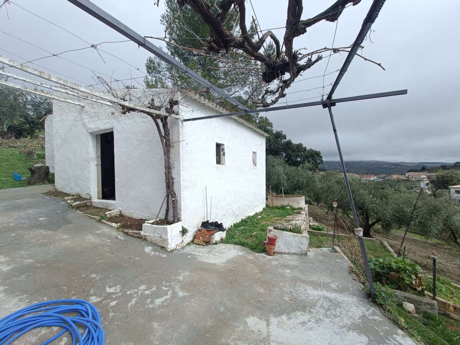 Lovely 5 bed detached country home in a peaceful location, good access and all main services