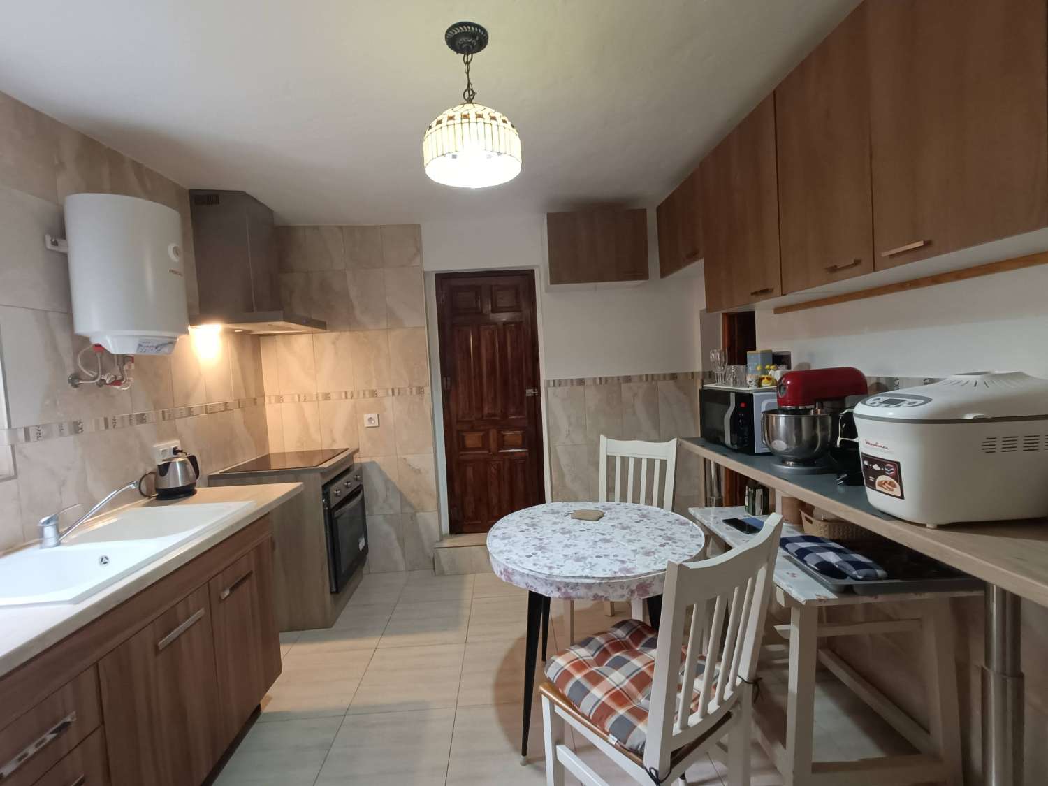 Lovely 5 bed detached country home in a peaceful location, good access and all main services