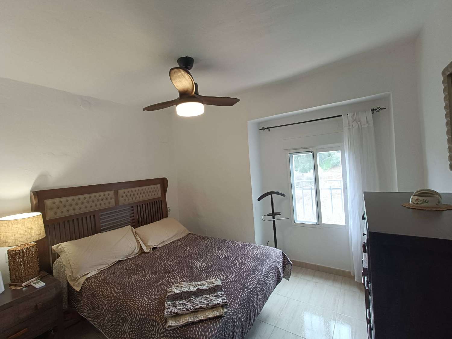 Lovely 5 bed detached country home in a peaceful location, good access and all main services