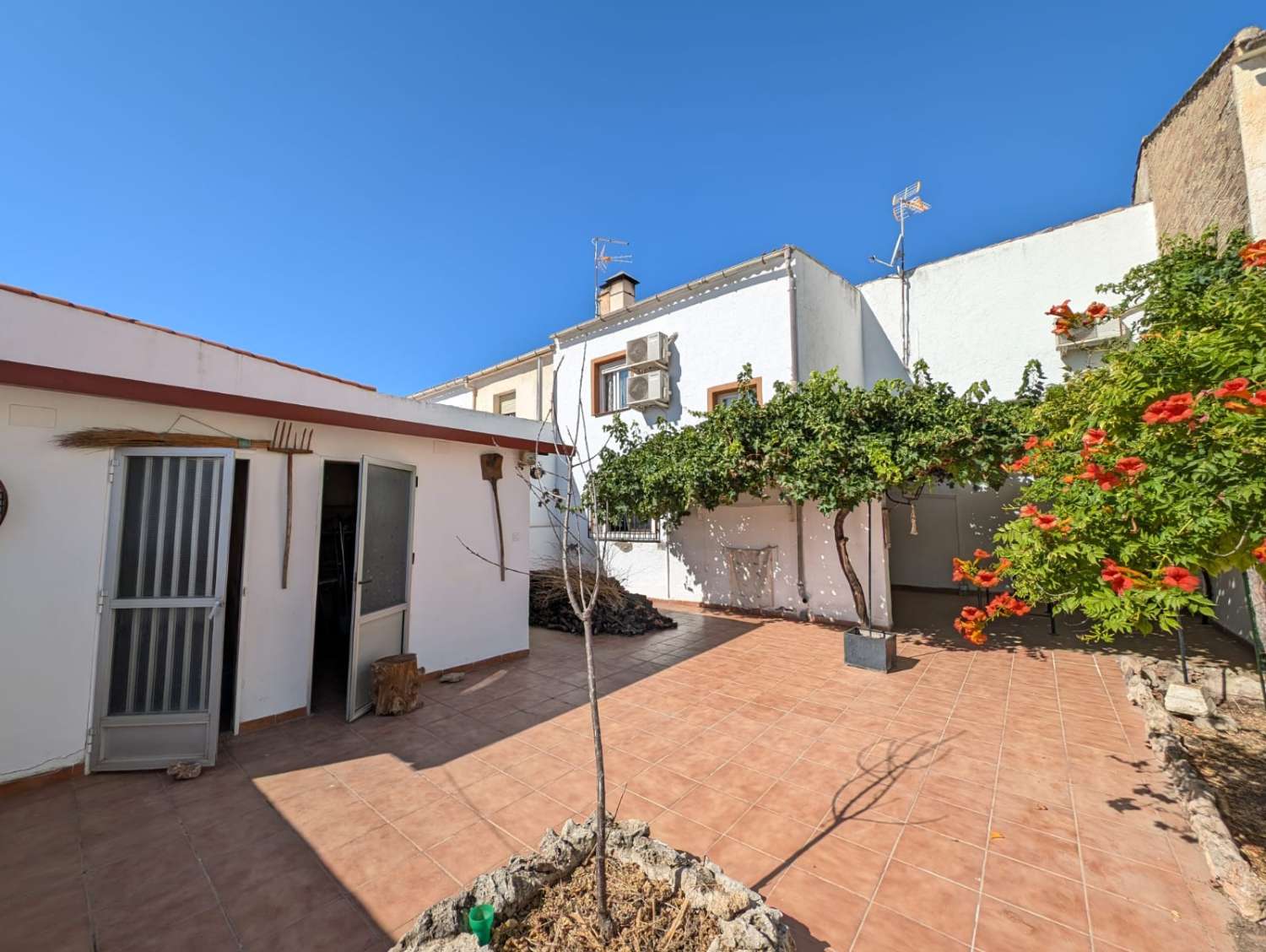 Spacious 4-Bed Townhouse with Large Private Patio & Air-Con for Sale in Granada Province