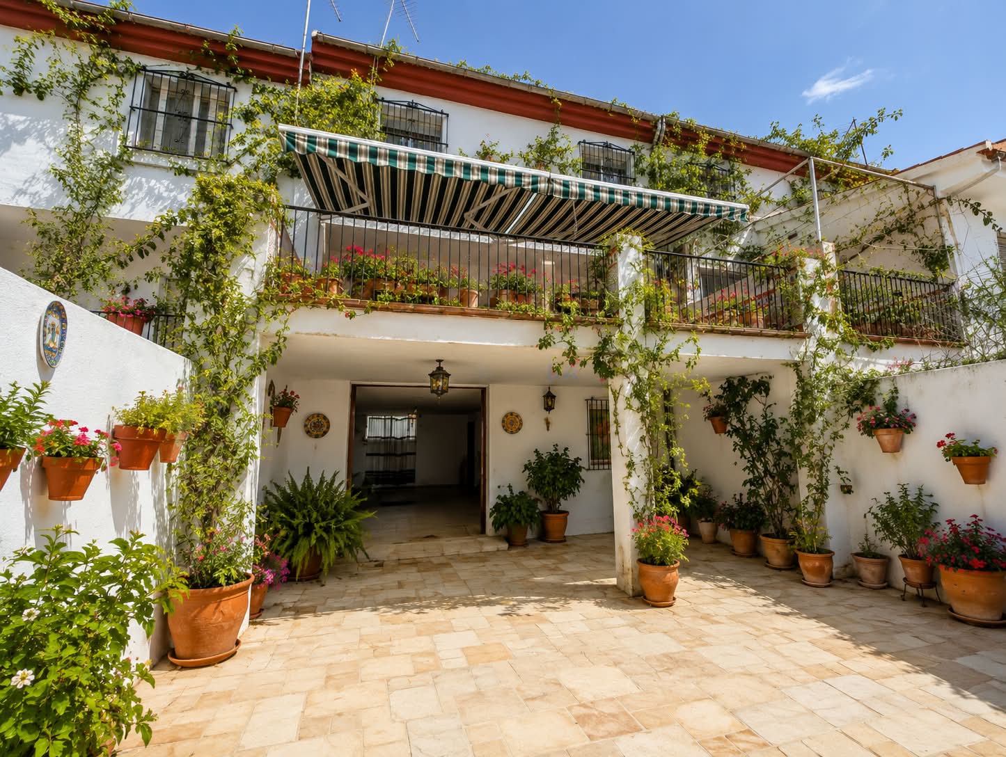 Authentiek Andalusisch herenhuis te koop in Tocón, Granada – Terras, grote patio en mogelijkheid tot appartement