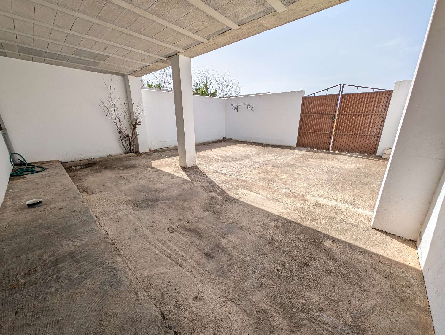 Authentic Andalusian Townhouse for Sale in Tocón, Granada – Terrace, Large Patio & Apartment Potential