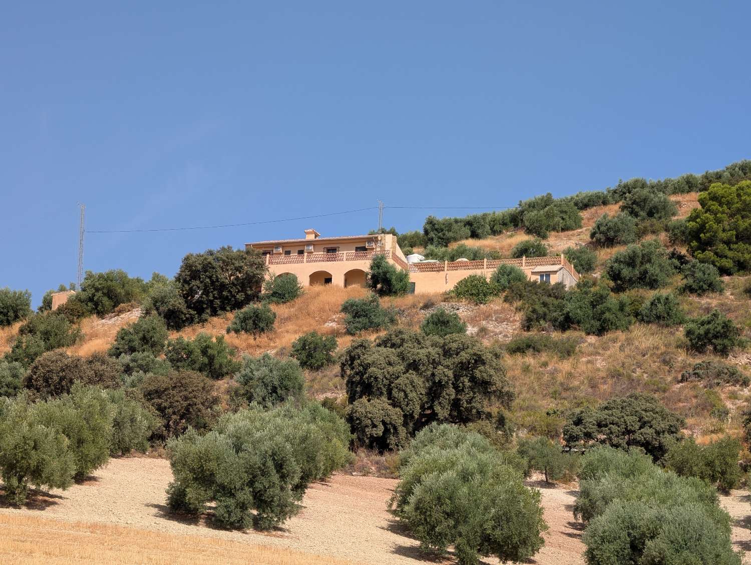 Fantastic country home with Spectacular views toward the Sierra Nevada