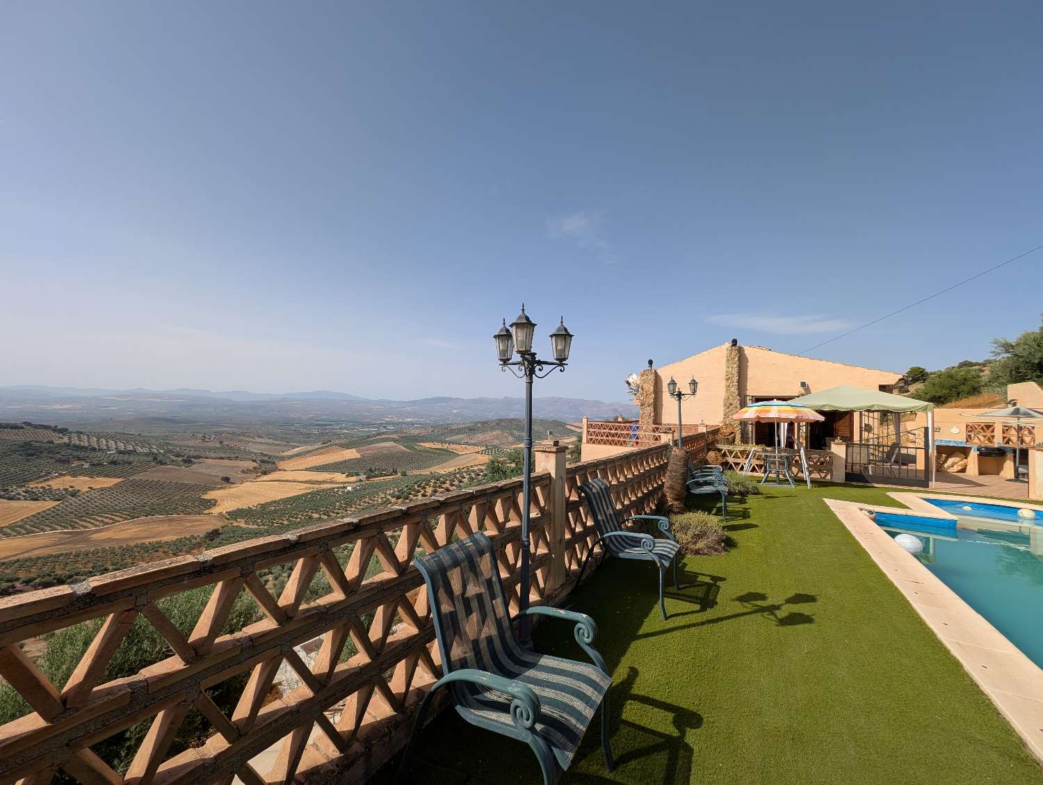 Fantastic country home with Spectacular views toward the Sierra Nevada