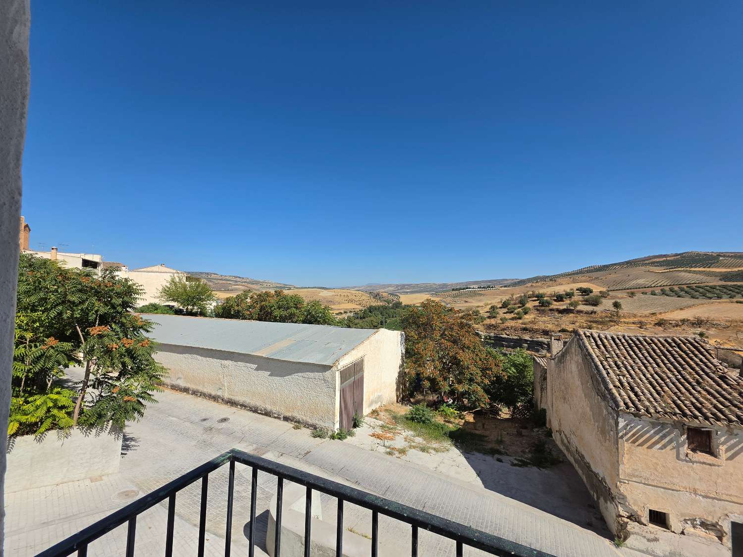 Talo myynnissä Alhama de Granada