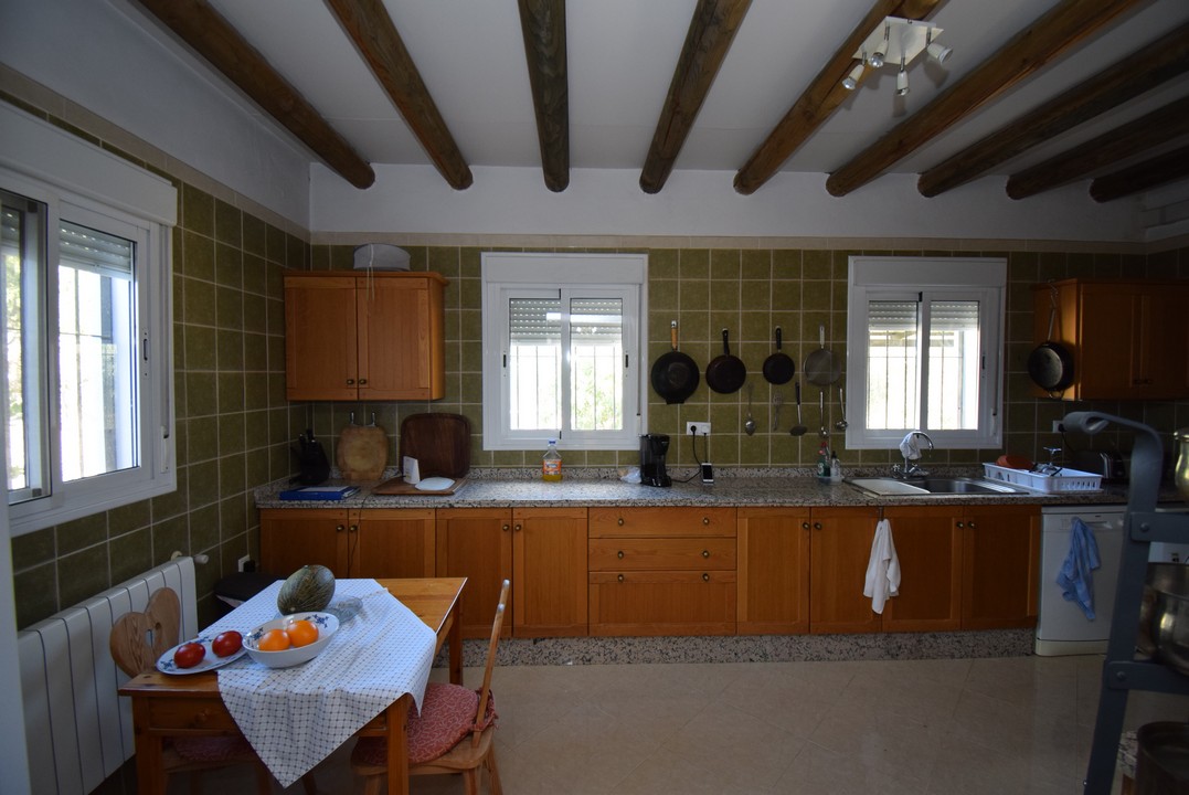 4 BED 3 BATH BEAUTIFUL COUNTRY HOUSE WITH FANTASTIC VIEWS
