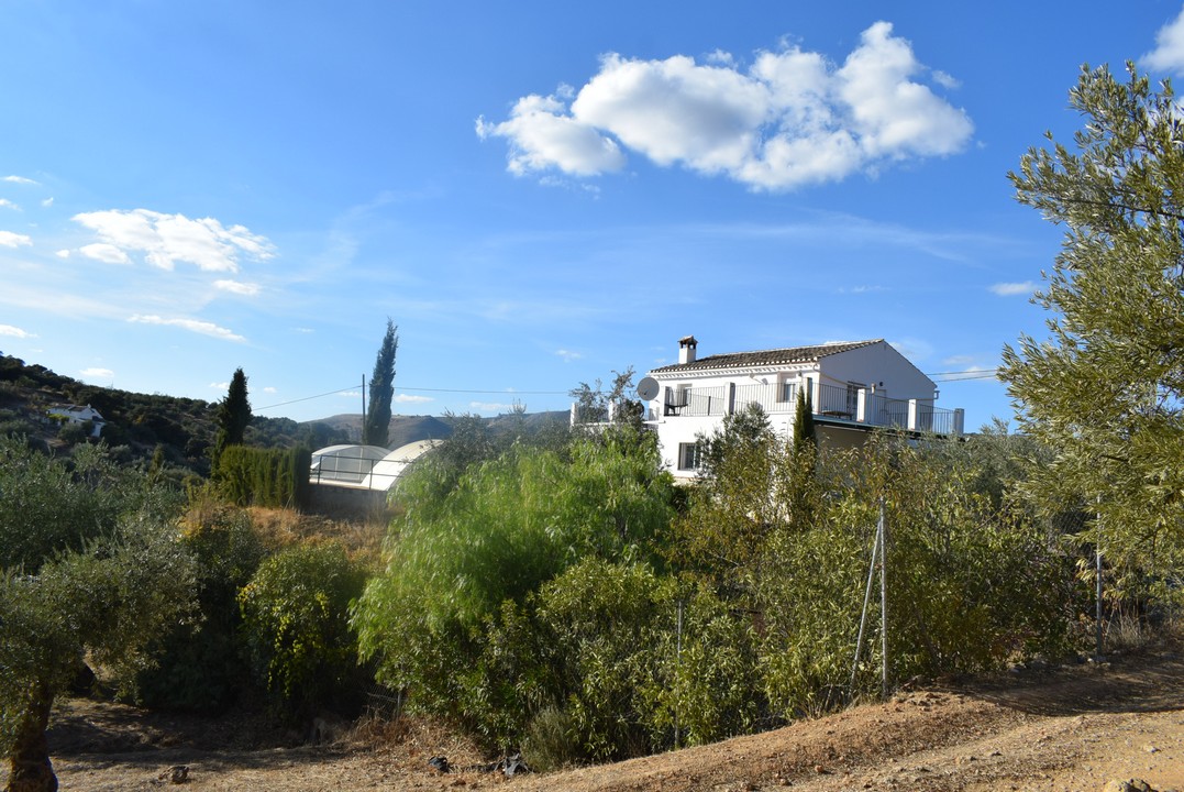 4 BED 3 BATH BEAUTIFUL COUNTRY HOUSE WITH FANTASTIC VIEWS