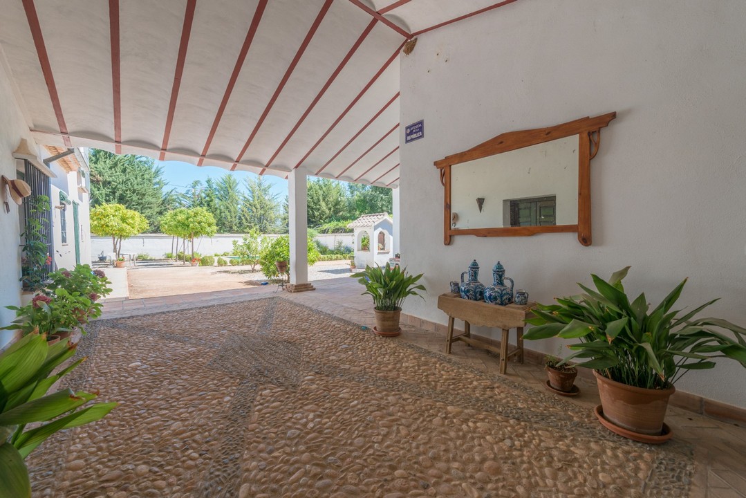 FANTASTIC ANDALUSIAN HACIENDA-STYLE CORTIJO WITH LARGE ECOLOGICAL FARM