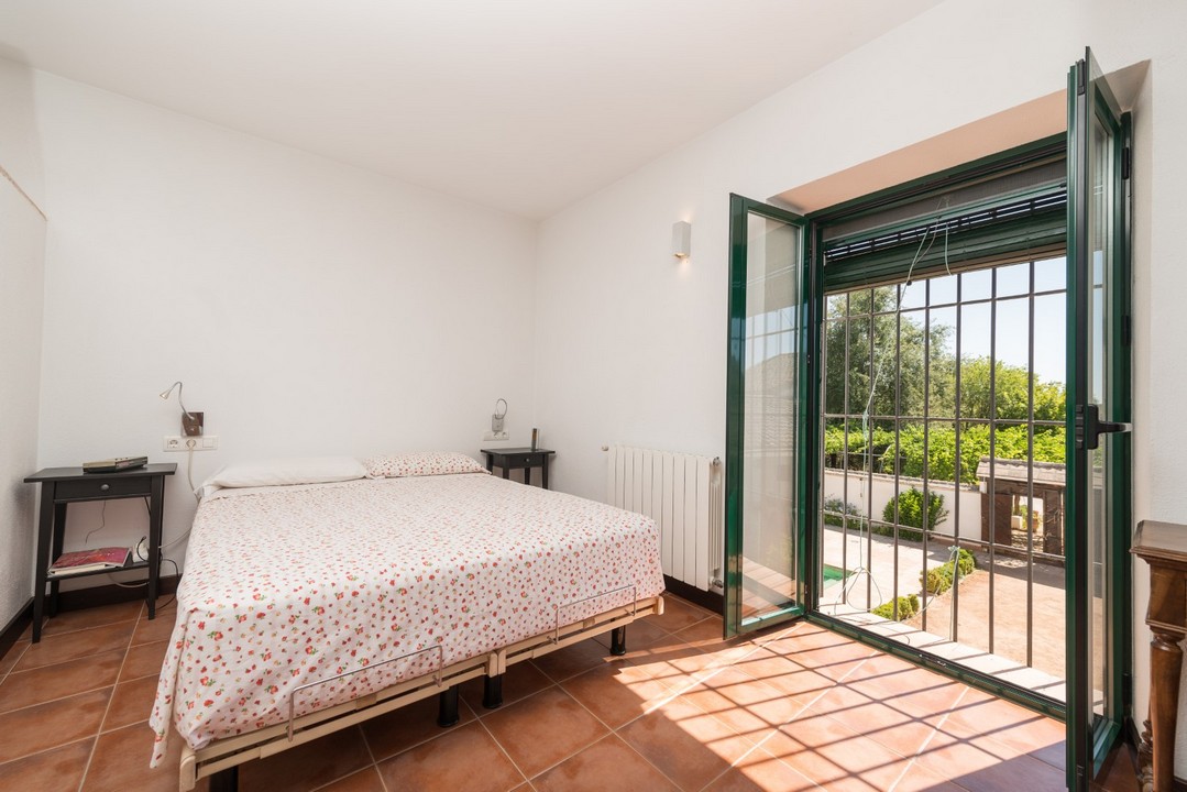FANTASTIC ANDALUSIAN HACIENDA-STYLE CORTIJO WITH LARGE ECOLOGICAL FARM