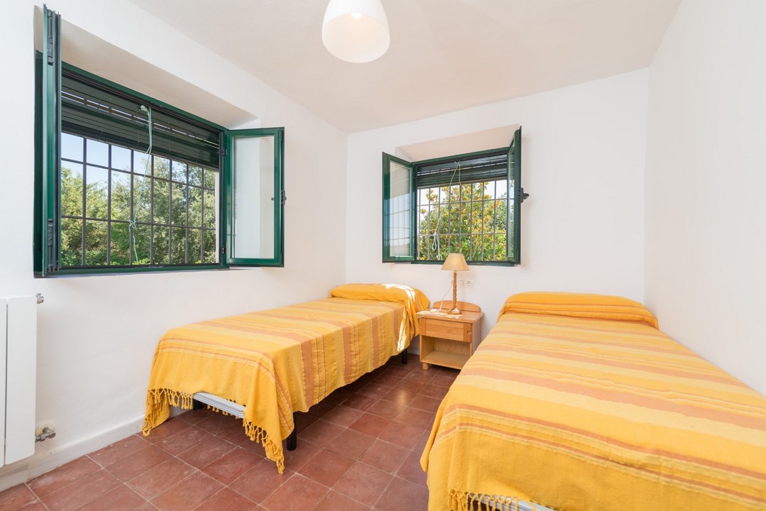 FANTASTIC ANDALUSIAN HACIENDA-STYLE CORTIJO WITH LARGE ECOLOGICAL FARM