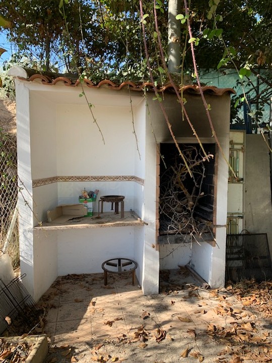 ONAFHANKELIJK LANDELIJK HUIS MET ZWEMBAD EN VEEL LAND