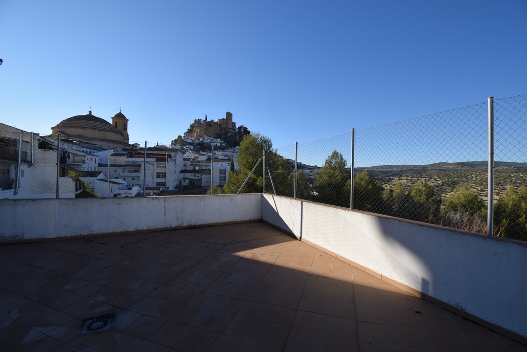 Town house with large terrace with beautiful views