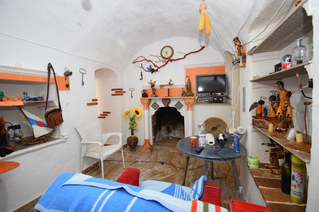 BEAUTIFUL CAVE HOUSE FOR SALE IN GRANADA, ANDALUCIA