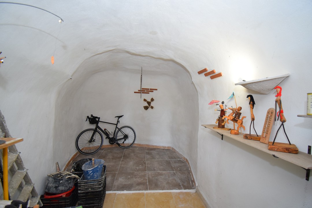 BEAUTIFUL CAVE HOUSE FOR SALE IN GRANADA, ANDALUCIA