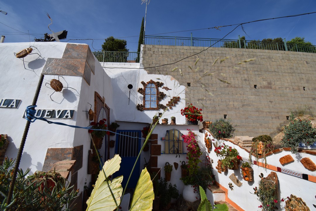 SCHÖNES HÖHLENHAUS ZU VERKAUFEN IN GRANADA, ANDALUSIEN