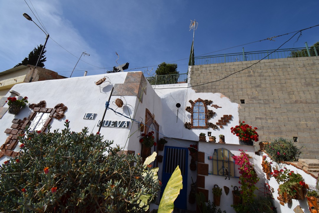 KRÁSNÝ DŮM JESKYNĚ NA PRODEJ V GRANADA, ANDALUCIA