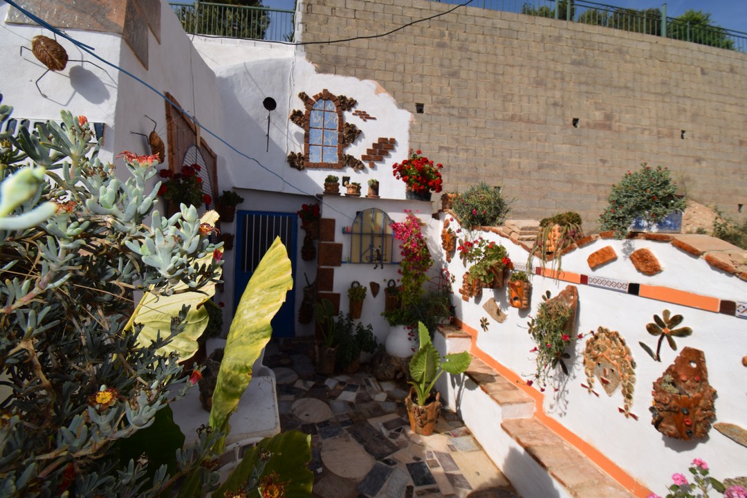 BEAUTIFUL CAVE HOUSE FOR SALE IN GRANADA, ANDALUCIA