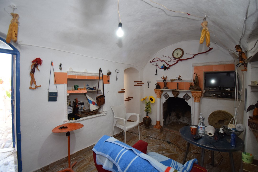 BEAUTIFUL CAVE HOUSE FOR SALE IN GRANADA, ANDALUCIA