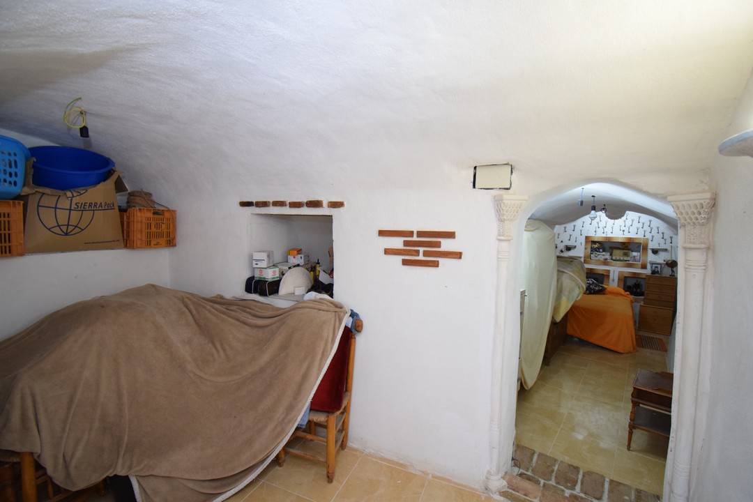 KRÁSNÝ DŮM JESKYNĚ NA PRODEJ V GRANADA, ANDALUCIA