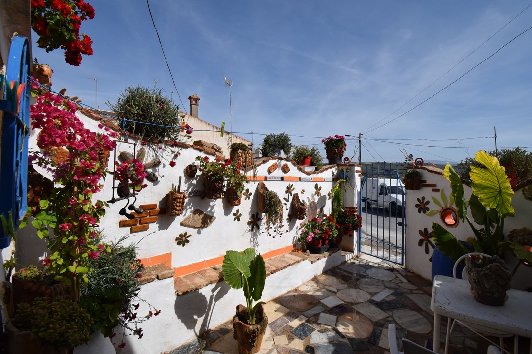 KRÁSNÝ DŮM JESKYNĚ NA PRODEJ V GRANADA, ANDALUCIA