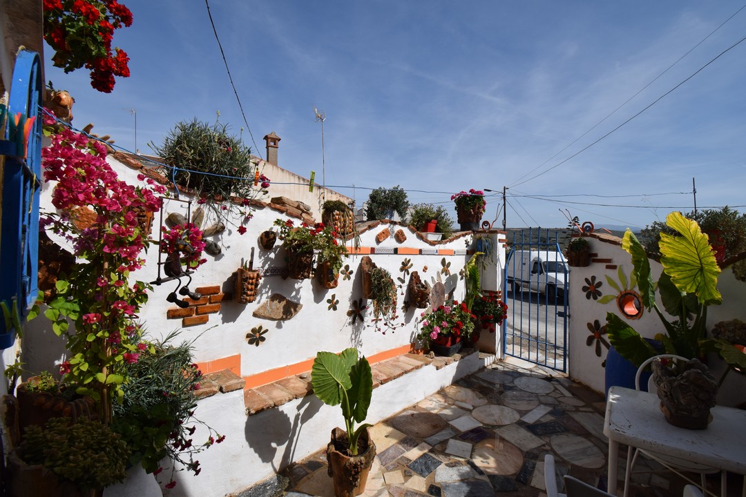 VAKKERT HULLEHUS TIL SALG I GRANADA, ANDALUSIA