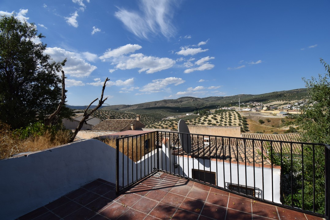 REIHENHAUS MIT 2 TERRASSEN UND FANTASTISCHEM AUSBLICK