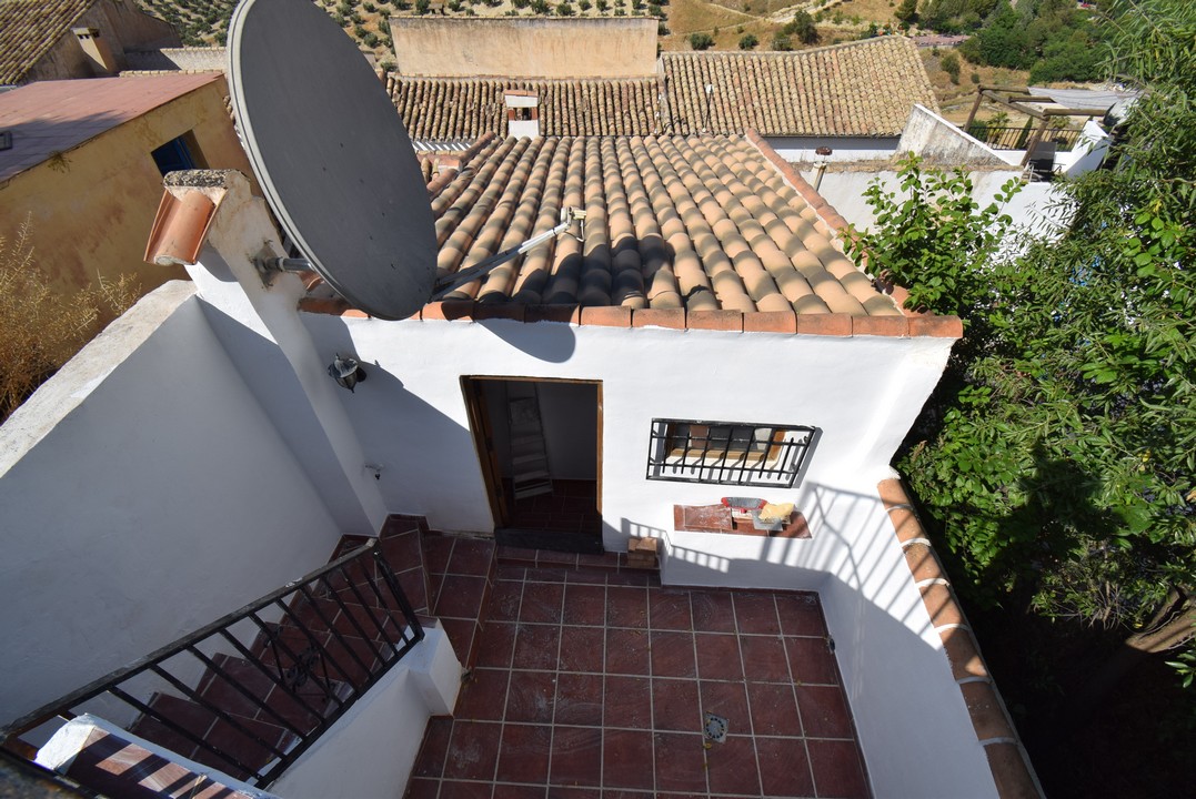 TOWNHOUSE WITH 2 TERRACES AND FANTASTIC VIEWS