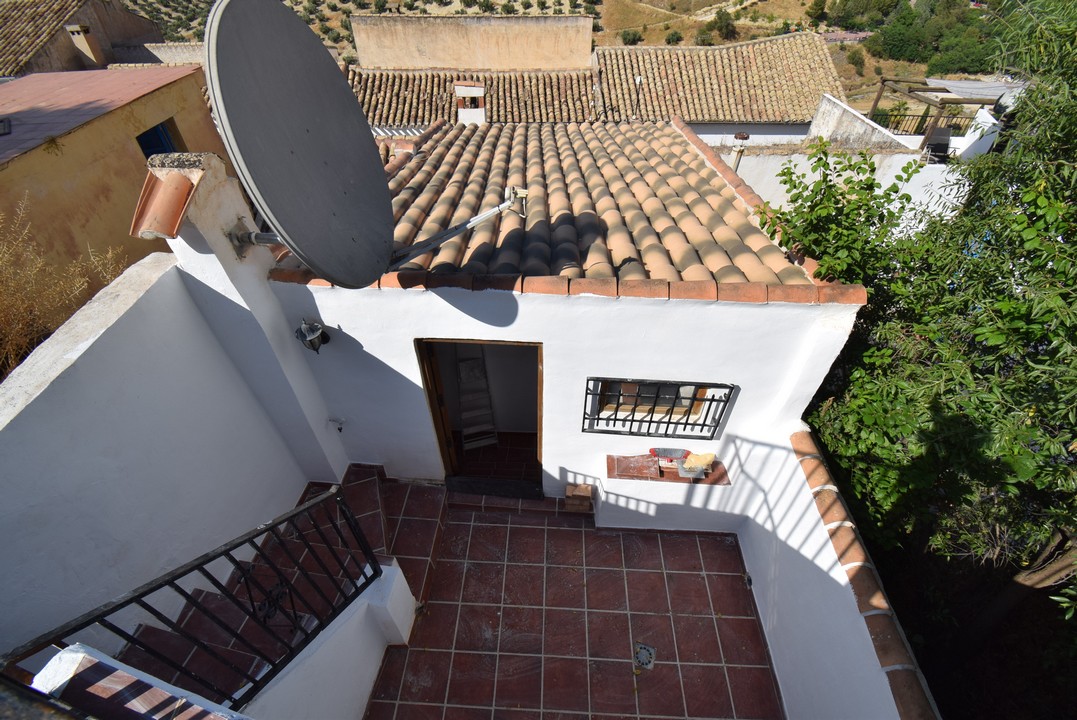 CASA CON 2 TERRAZAS Y FANTÁSTICAS VISTAS EN MONTEFRIO