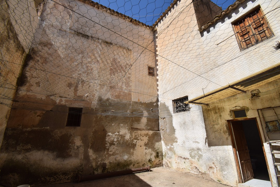 MAISON SINGULIÈRE À VENDRE À MONTEFRIO