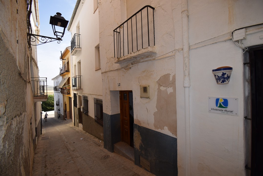 GRANDE CASA DA RIFORMARE, CON PATIO, TERRAZZO E VISTA