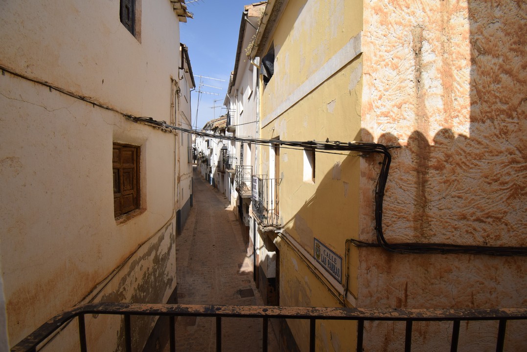 GRANDE CASA DA RIFORMARE, CON PATIO, TERRAZZO E VISTA