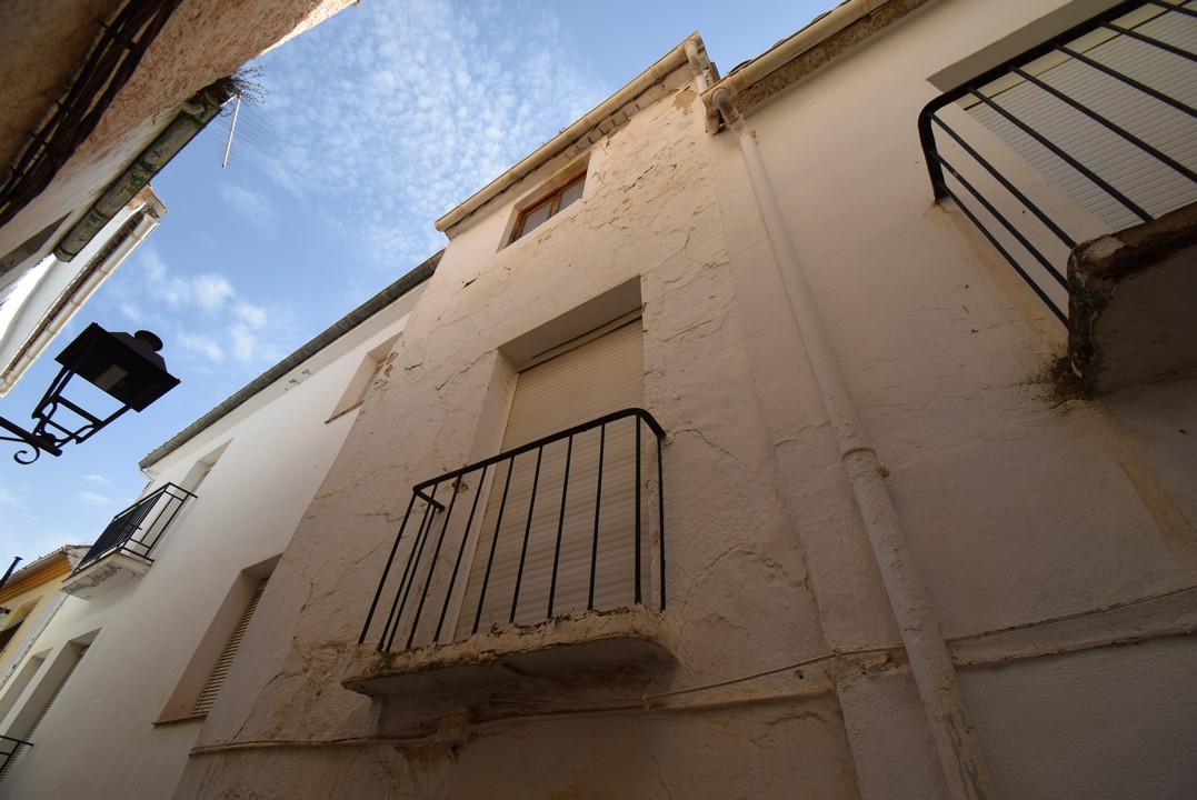 LARGE VILLAGE HOUSE TO REFORM, WITH PATIO, TERRACE AND VIEWS