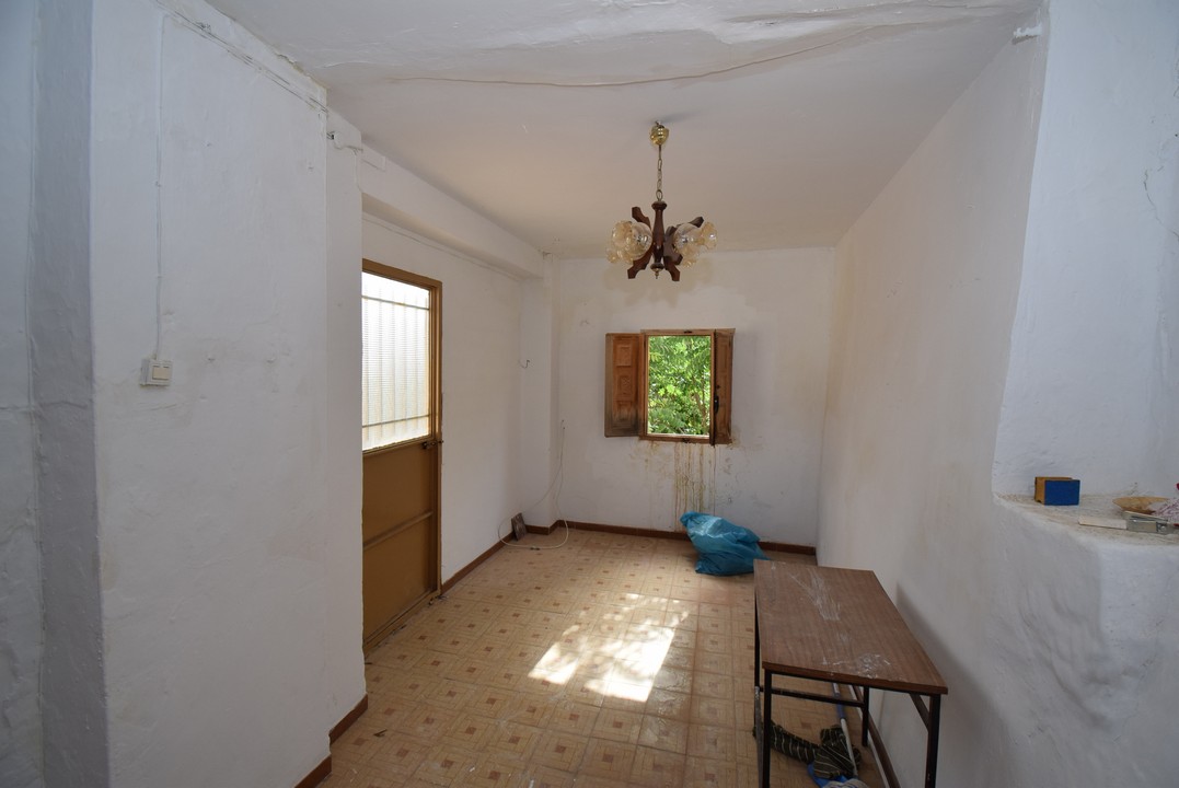 GRAN CASA PARA REFORMAR, CON PATIO, TERRAZA Y VISTAS