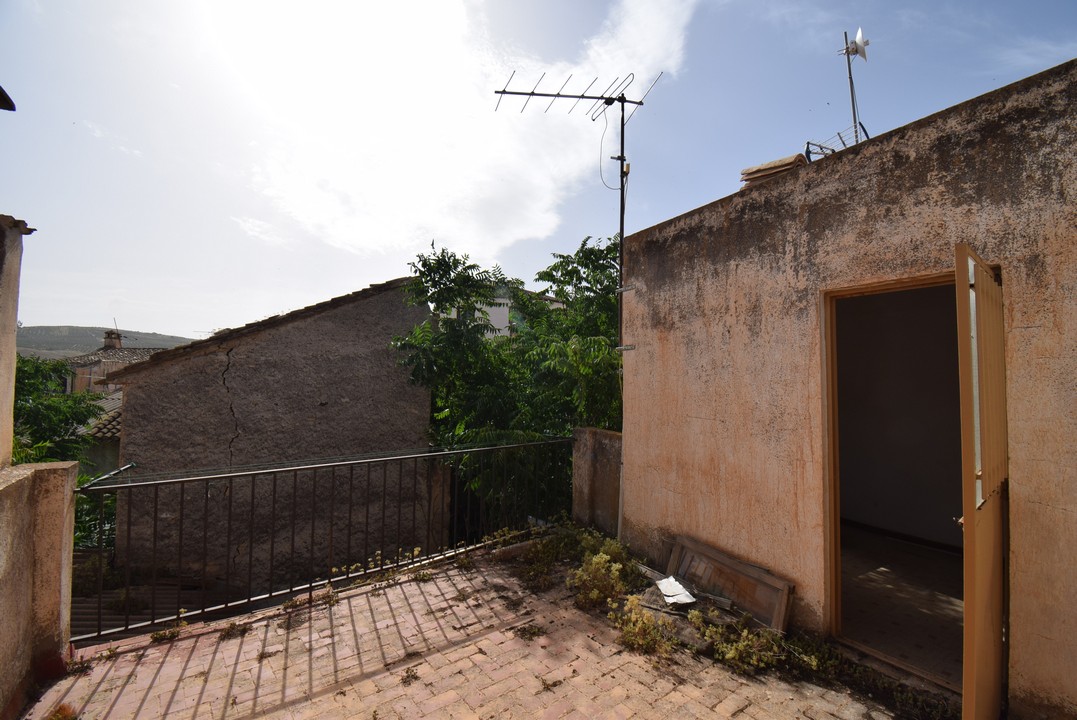 GEWELDIG HUIS OM TE HERVORMEN, MET PATIO, TERRAS EN UITZICHT