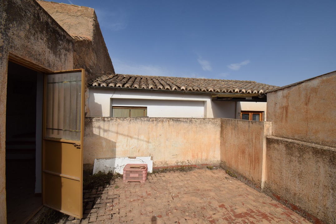 GRAN CASA PARA REFORMAR, CON PATIO, TERRAZA Y VISTAS