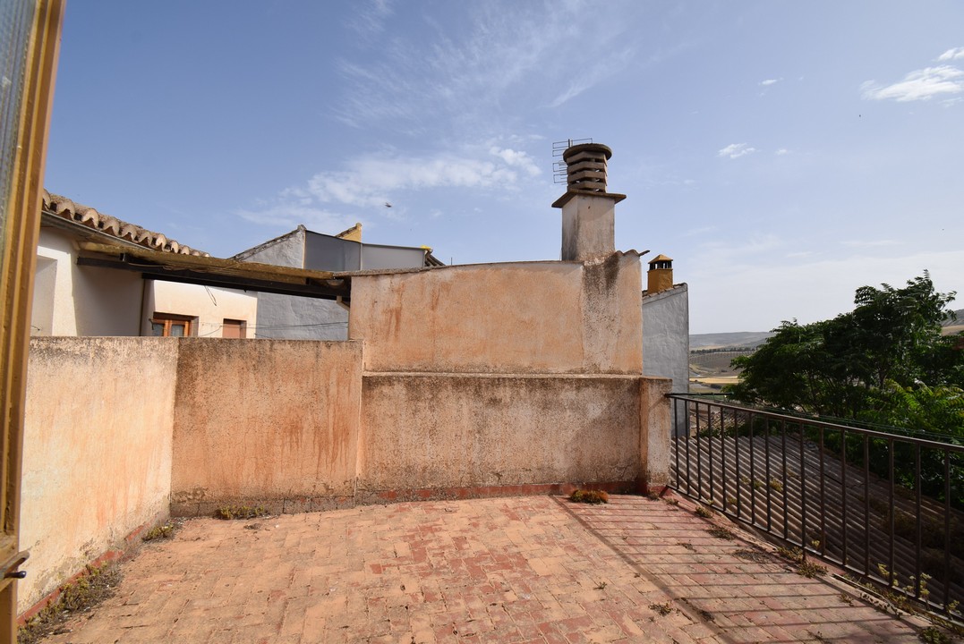 GRANDE CASA DA RIFORMARE, CON PATIO, TERRAZZO E VISTA