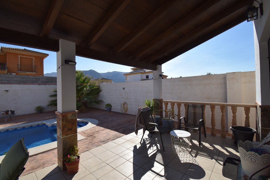DETACHED VILLA WITH PRIVATE POOL AND NICE VIEWS
