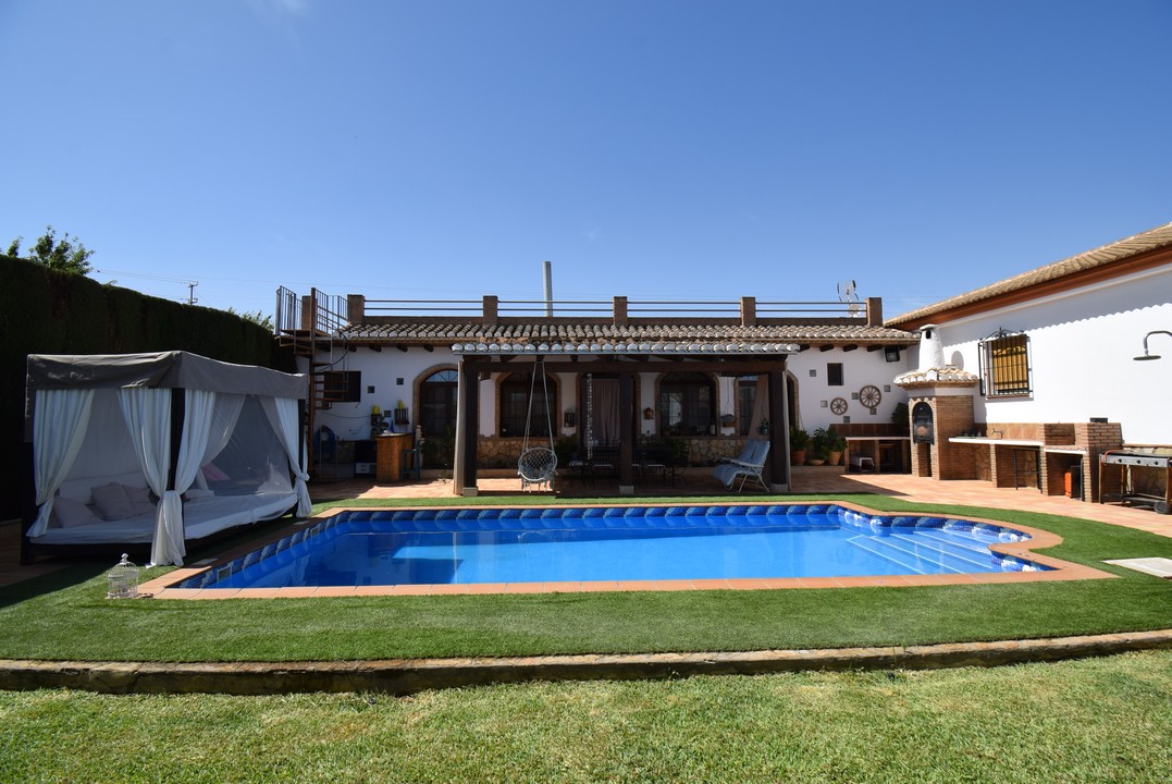 BELLISSIMA CASA DI CAMPAGNA CON MOLTO FASCINO E TANTE POSSIBILITA&#39;...