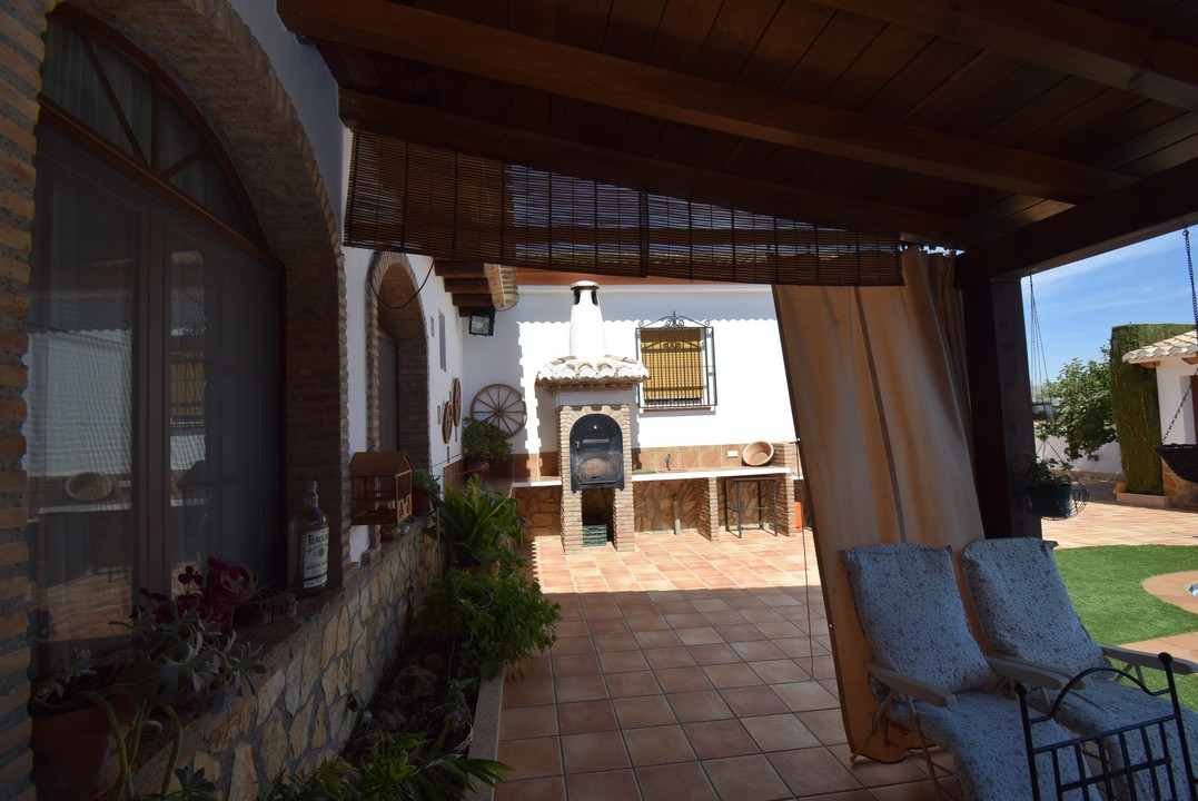 BELLISSIMA CASA DI CAMPAGNA CON MOLTO FASCINO E TANTE POSSIBILITA&#39;...